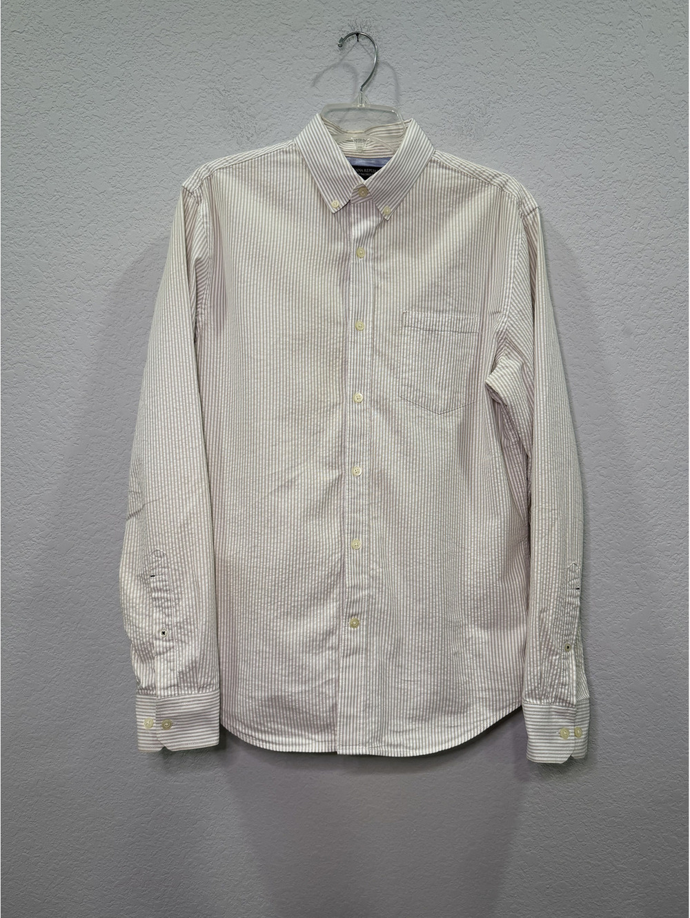 Banana Republic Women's Beige and White Button Down Blouse - M